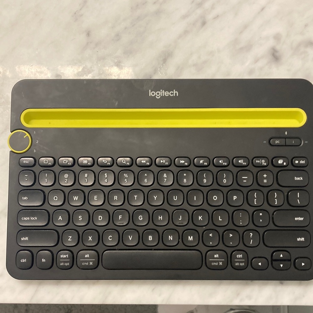 Logitech K480 multi-device keyboard (lightly used)